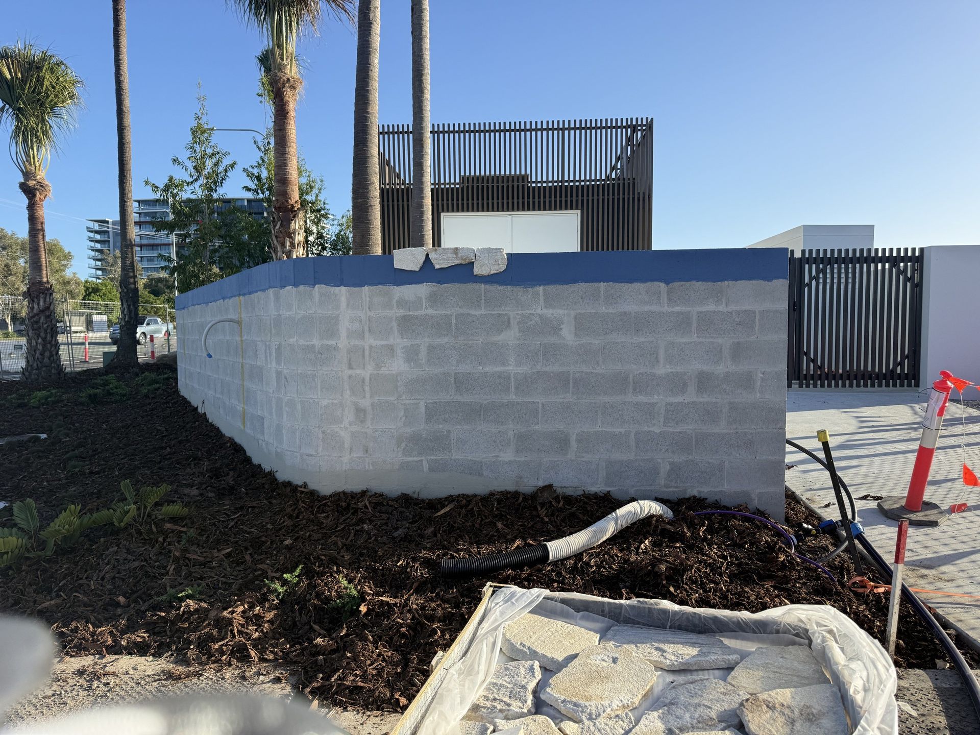 Biggera Waters Natural Stone Feature Wall - gallery photo