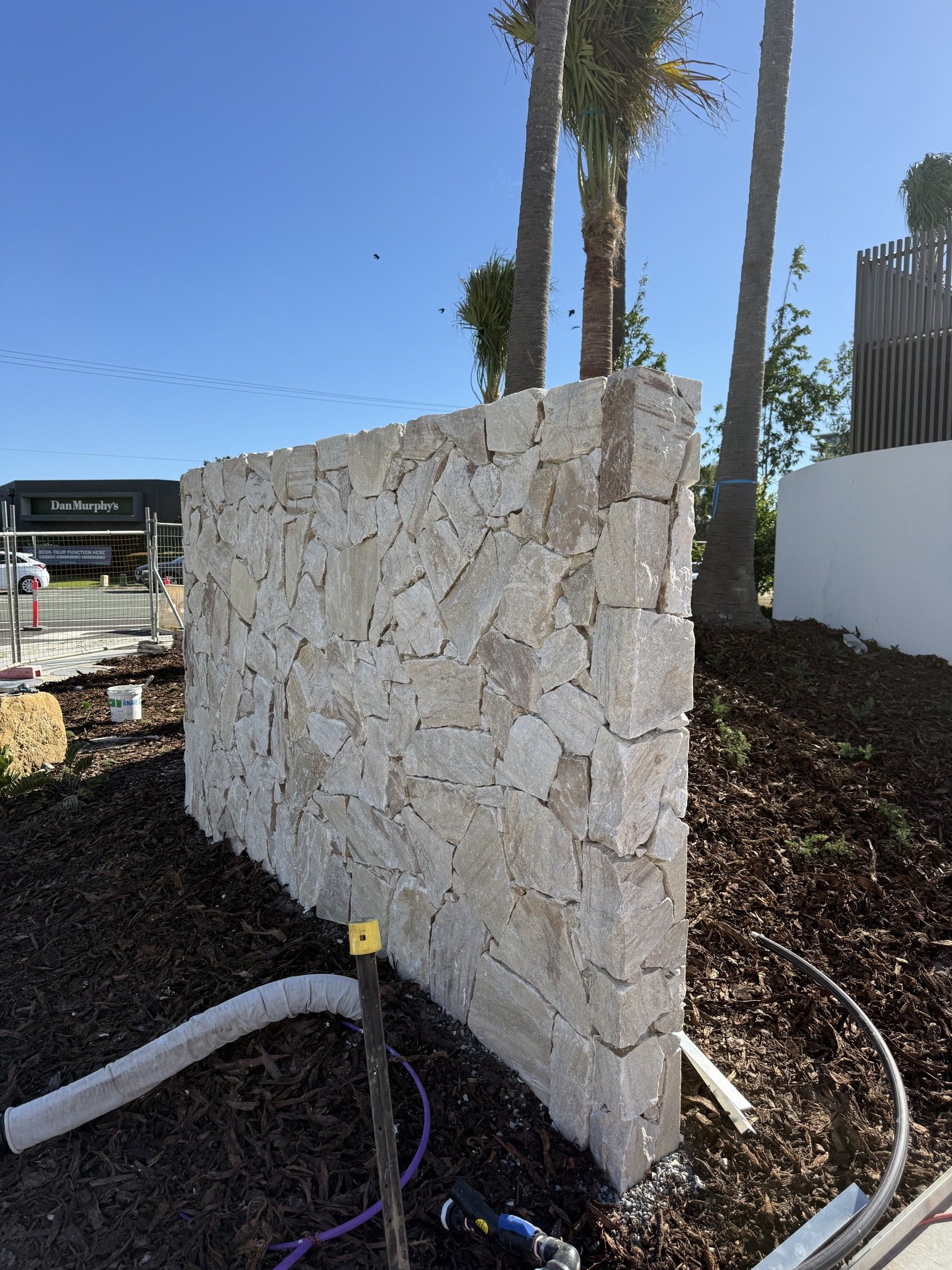Biggera Waters Natural Stone Feature Wall - gallery photo