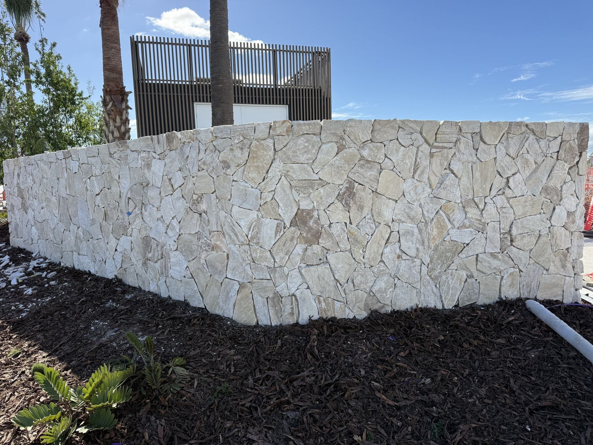 Biggera Waters Natural Stone Feature Wall - gallery photo
