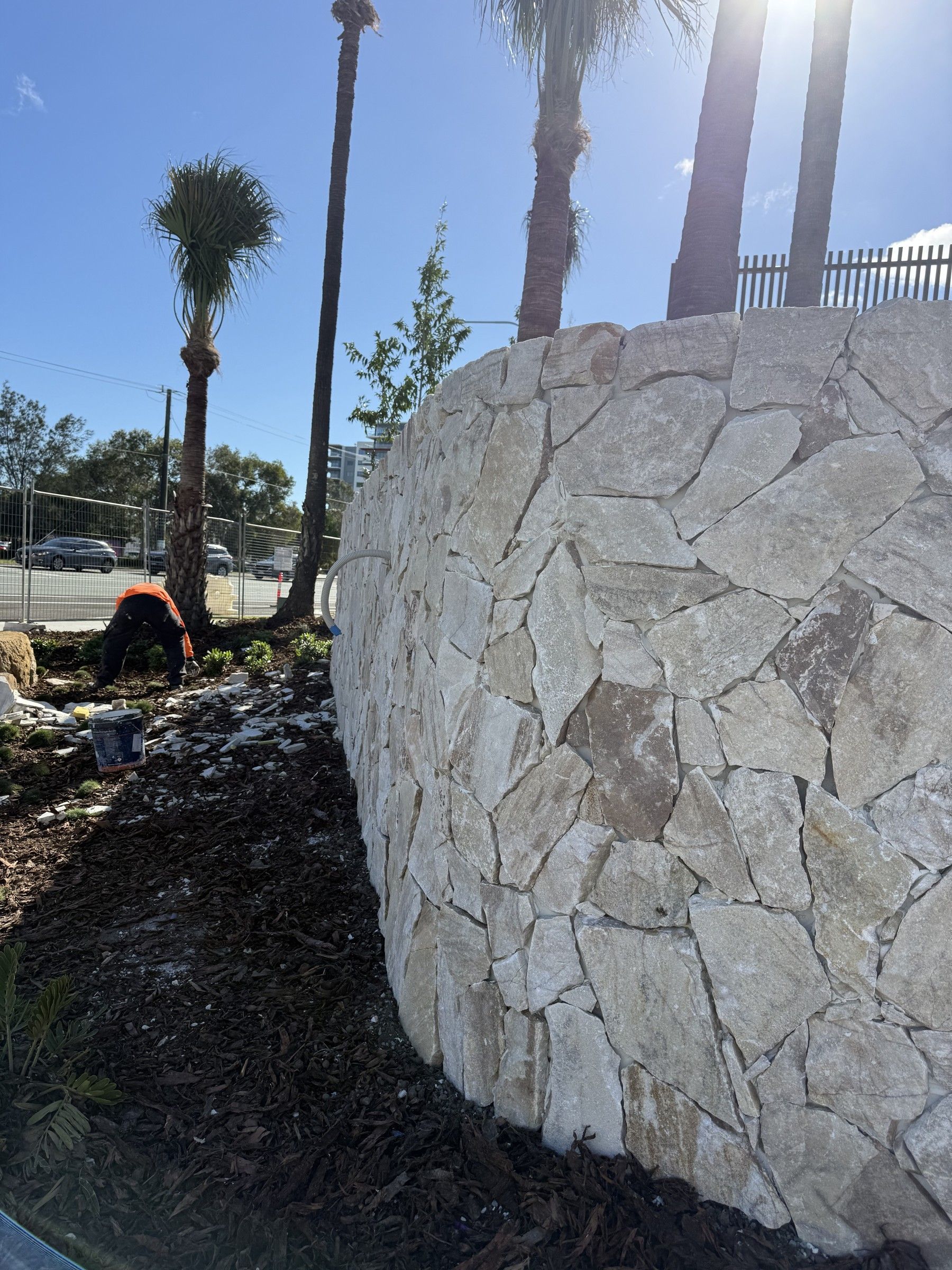 Biggera Waters Natural Stone Feature Wall - gallery photo