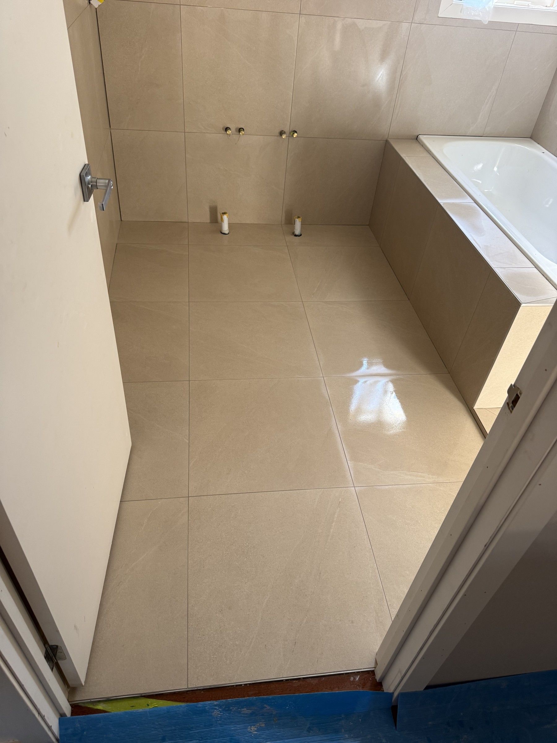 Point Cook Bathroom Tiling - gallery photo